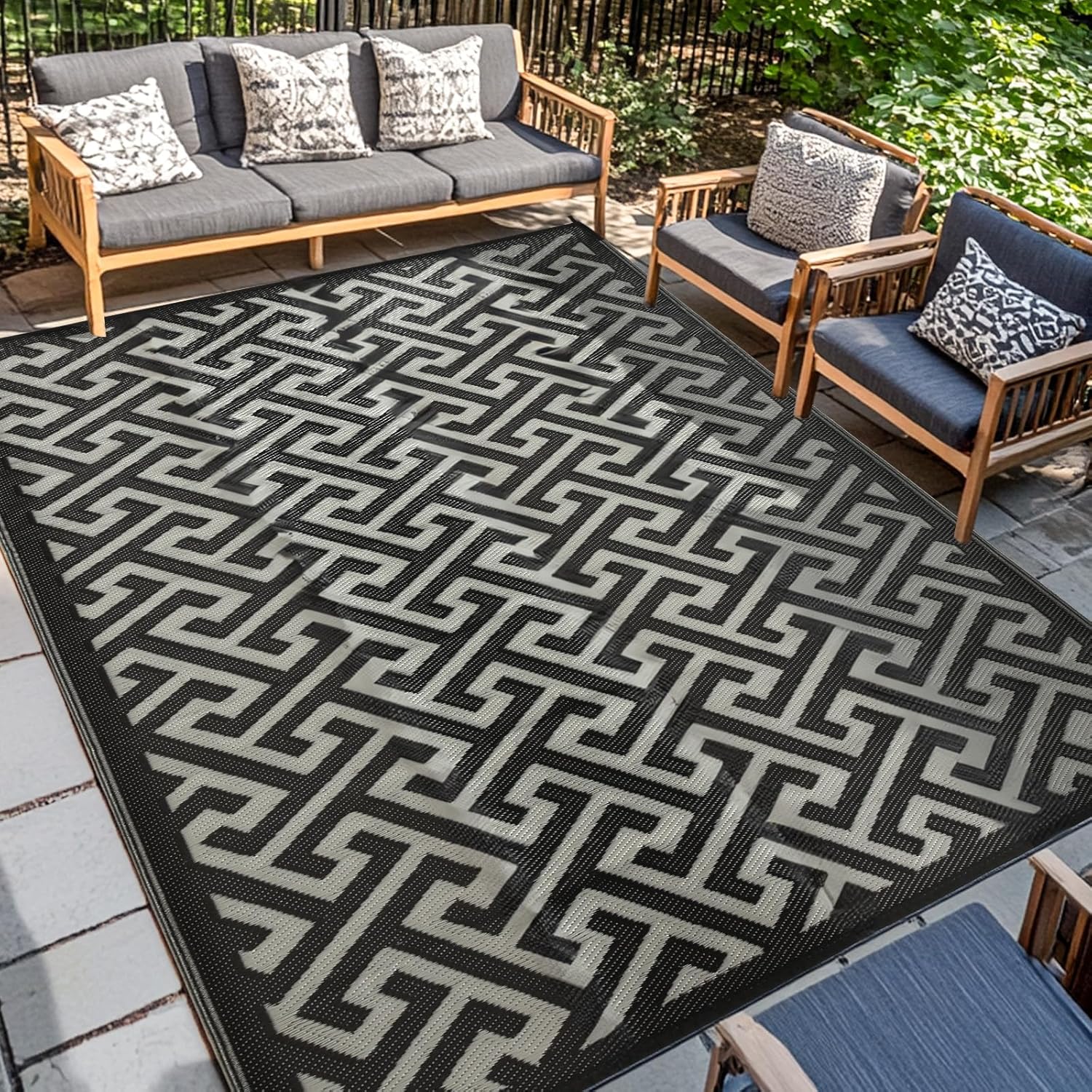 Waterproof Outdoor Rug 9x18 ft, Reversible Plastic Straw Rug, Easy to Clean Patio Rug, Portable Carpet for Patio, RV, Deck, Balcony, Backyard, Picnic, Beach, I-Shaped, Black